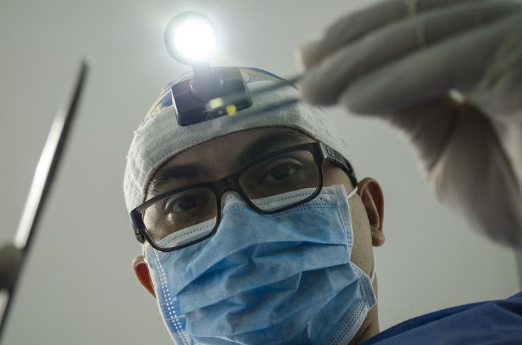 В Казахстане стоматолог силой  успокаивал ребёнка во время приема