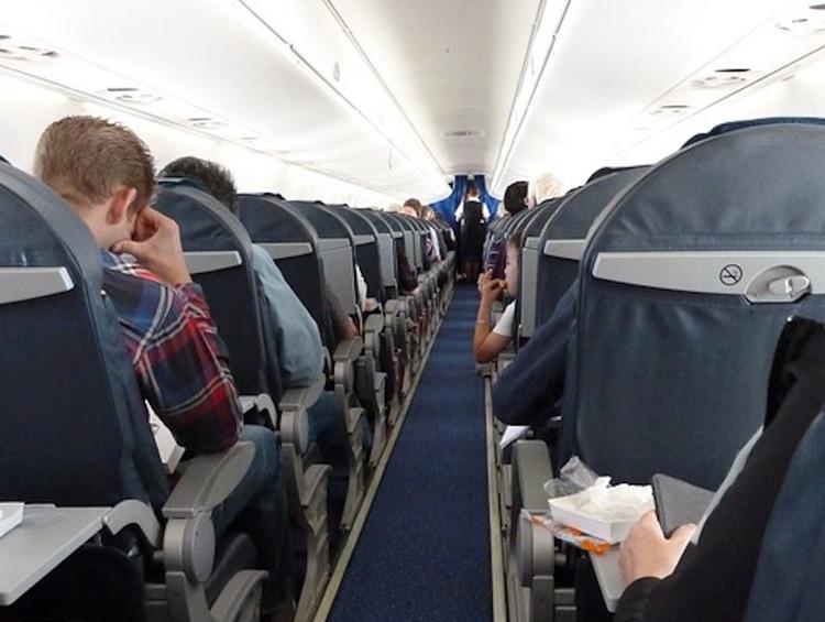 Самолет совершил вынужденную посадку в Самаре из-за смерти пассажира
