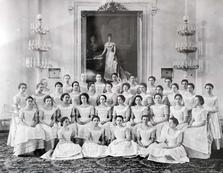 Институт благородных девиц фото 19 века