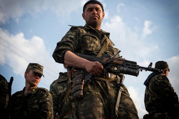 Снятое из окопа ВСУ видео атаки по ополченцам Донбасса опубликовали в интернете