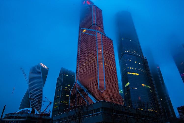 Синоптики о погоде в Москве в субботу: туман, дожди и ветер