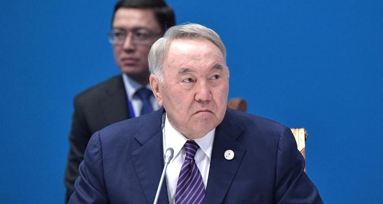 Назарбаев предложил организовать встречу Зеленского с Путиным в Казахстане