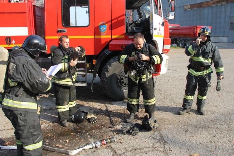 В доме на западе Москвы произошел пожар, двое пострадавших