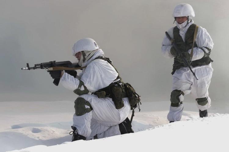 Староверы учат спецназ выживать зимой в горах Сибири