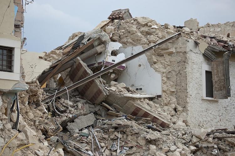 В результате землетрясения в Албании погибли пять человек