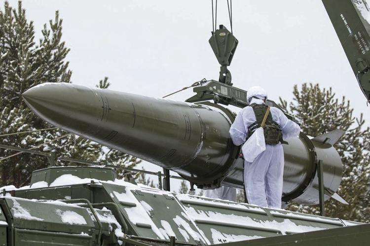 Озвучен «расшифрованный прогноз Нострадамуса» о ядерной войне РФ и США в 2020-м