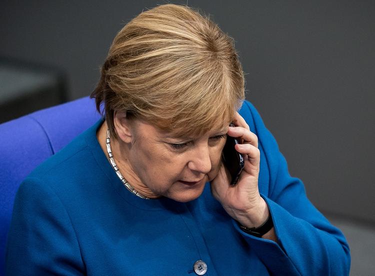 Зеленский и Меркель провели телефонный разговор