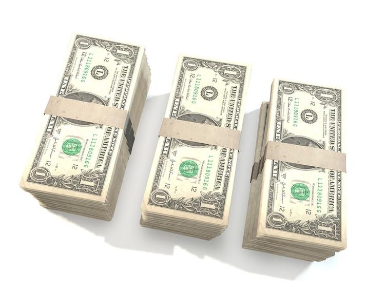 В кошельки американцев попали бутафорские доллары, которые используются в кино