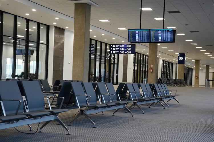 В московских аэропортах задержали и отменили около 20 рейсов