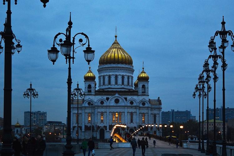 Из-за угроз минирования проверяют Храм Христа Спасителя в центре Москвы