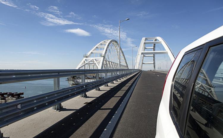 Путин откроет движение поездов по Крымскому мосту и сам проедет по мосту на поезде
