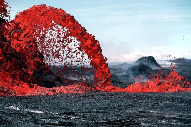 Количество погибших при извержении вулкана в Новой Зеландии возросло до 15