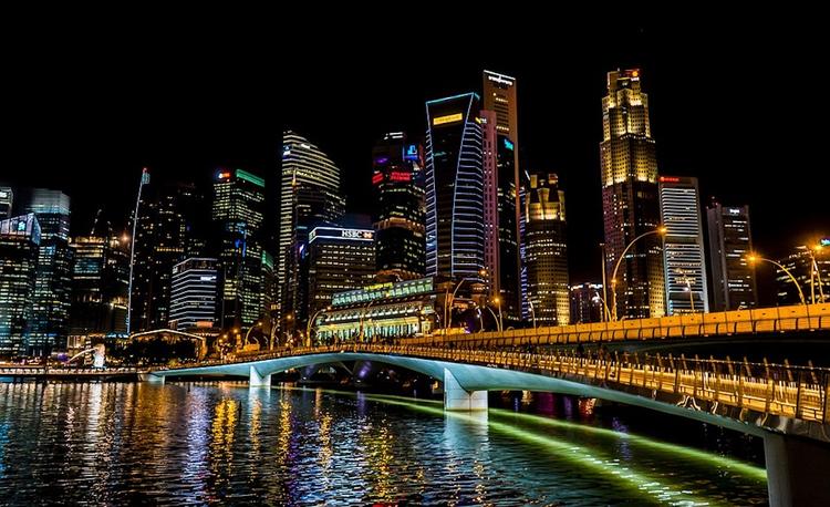 В Сингапуре суд предъявил гражданину РФ обвинения в финансовых махинациях