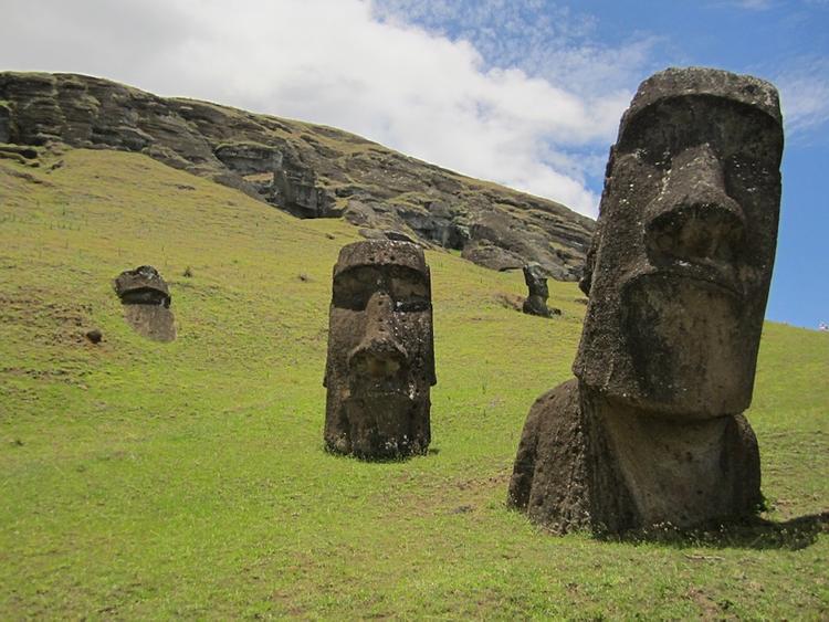 Археологам удалось раскрыть тайну каменных истуканов с острова Пасхи