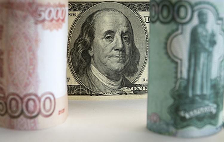 Почему снижаются  курсы доллара и евро