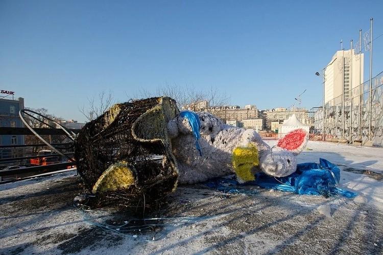 Во Владивостоке спалили символ нового года - фигуру мыши стоимостью 677 тысяч рублей
