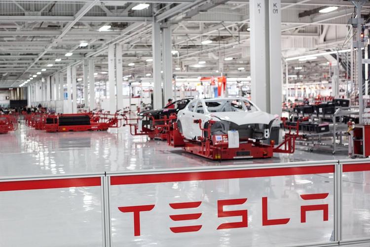 Tesla получит новый кредит в $1,4 млрд от китайских банков для фабрики в Шанхае
