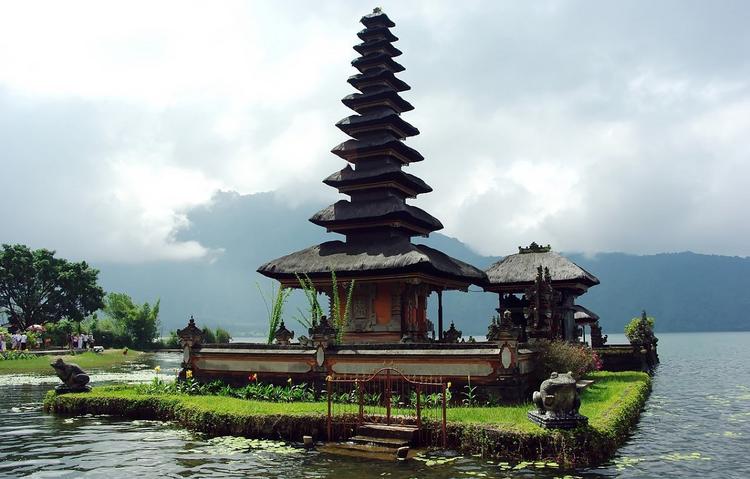Остров Бали попал в список мест, куда туристам не рекомендуют ездить в 2020 году