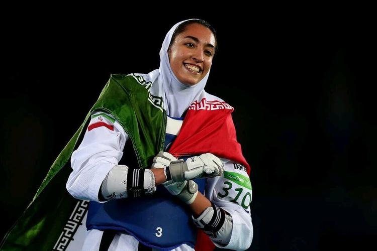 Единственная иранская спортсменка, завоевавшая медаль на Олимпиаде,  уехала из Ирана