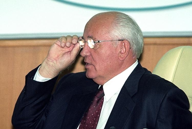 Горбачёв призвал сократить   новогодние  выходные в России из-за опасения: 
