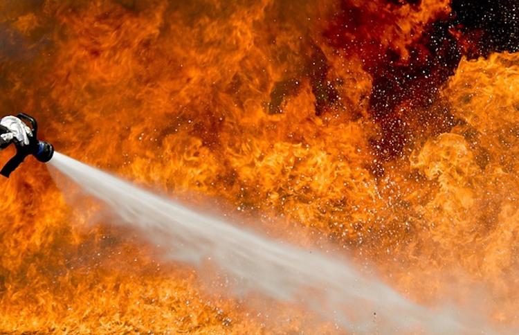СМИ: пожар вспыхнул в доме на юге Москвы