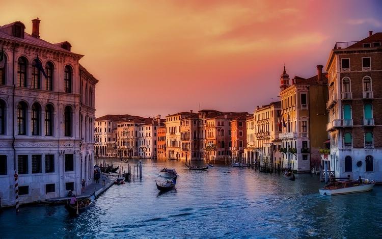 Венеция: после наводнения высохли каналы