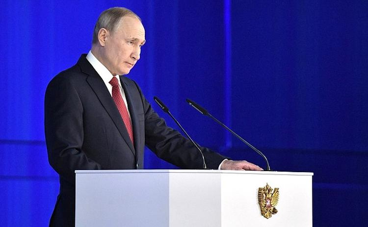 Маткапитал необходимо увеличить — Путин Федеральному Собранию