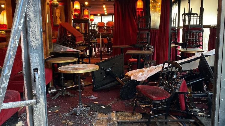 Пожар едва не уничтожил одно из самых знаменитых кафе Парижа, построенное в начале XX века
