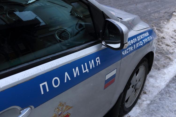 «Могу себе позволить!» В Новосибирске уволен полицейский, заливший в авто виски вместо незамерзайки