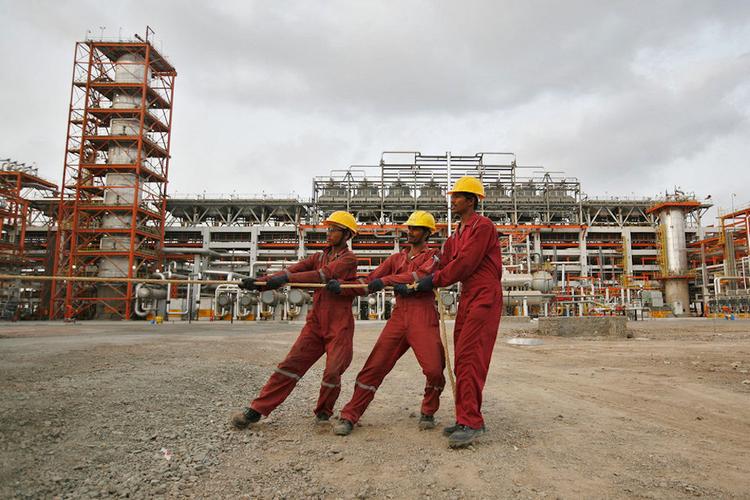 Нефтеперерабатывающие заводы Индии близки к первым ежегодным сделкам по покупке российской нефти