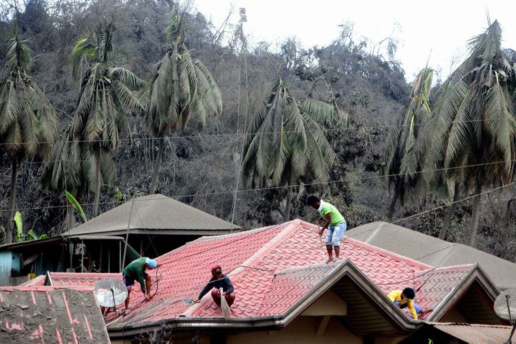 Власти Филиппин начали готовиться к затяжному кризису из-за извержения проснувшегося вулкана Тааль  