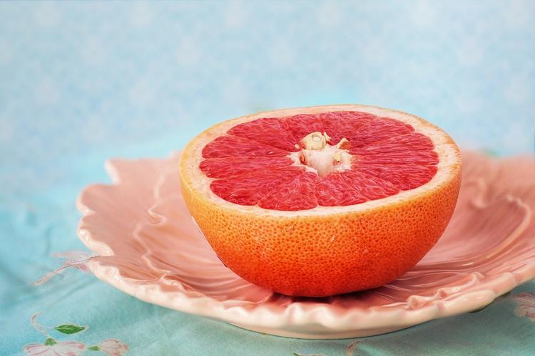 Диетолог раскрыла мифы о грейпфруте 
