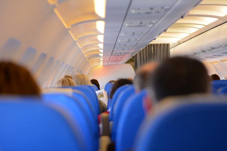 Горячий ТОП региональных новостей: В Калининграде пассажир самолета превратил три кресла в кровать
