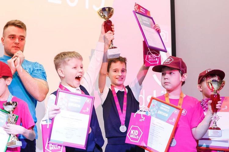 Победителей и призеров чемпионата KidSkills подготовили 56 московских школ
