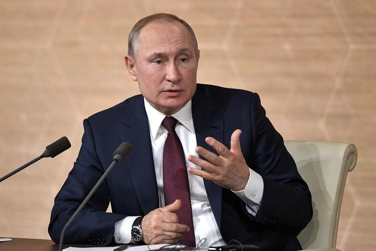 Путин поручил изменить сроки рассмотрения заявлений граждан на распоряжение маткапиталом