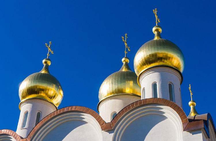 В РПЦ объяснили золотые купола и богатое убранство храмов