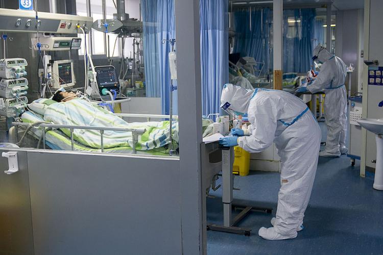Более 1200 врачей отправили в китайский Ухань для борьбы с коронавирусом