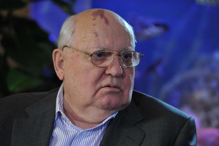 Горбачев отреагировал на заявление Зеленского о вине СССР в начале Второй мировой