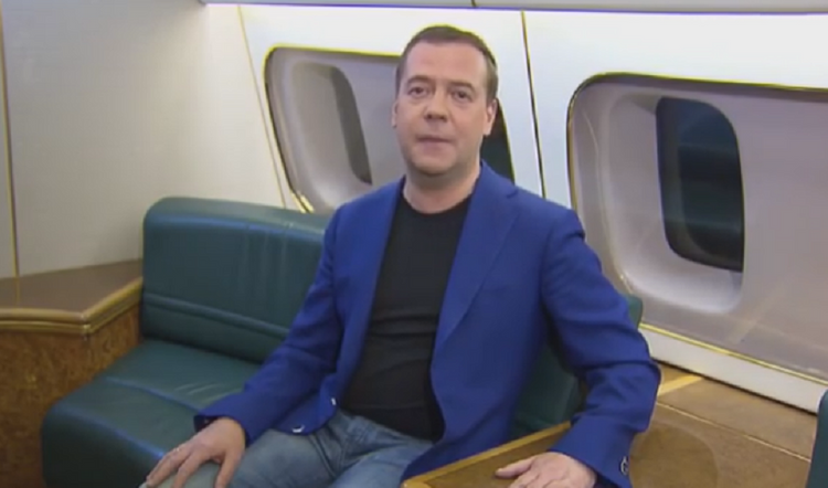 Стало известно, сколько будет получать Медведев на новой должности
