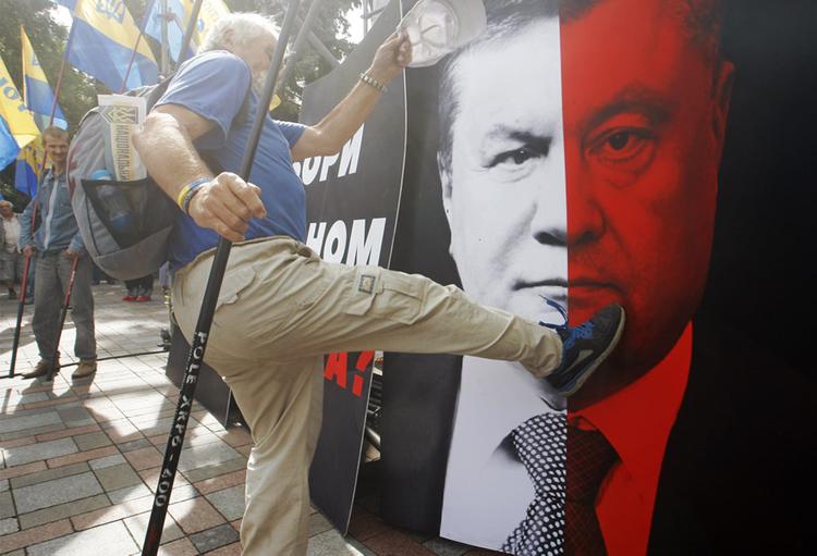 В Европе думают снять санкции с людей Януковича