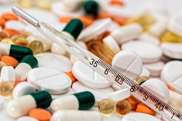 Аптекам могут запретить поднимать цены на лекарства во время вспышек заболеваний