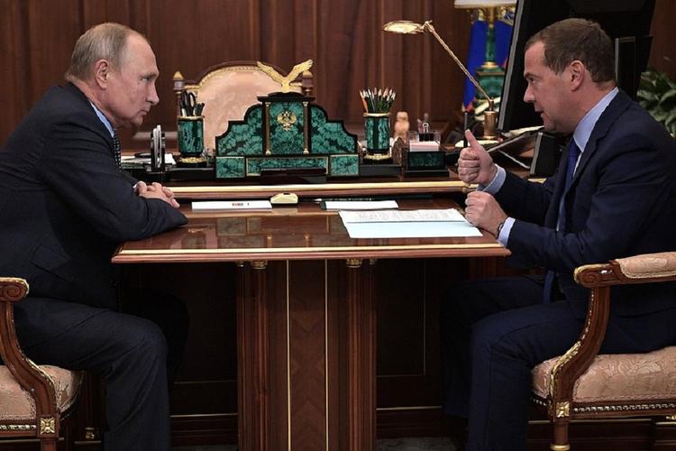 У россиян поинтересовались, как они оценивают работу правительства Медведева