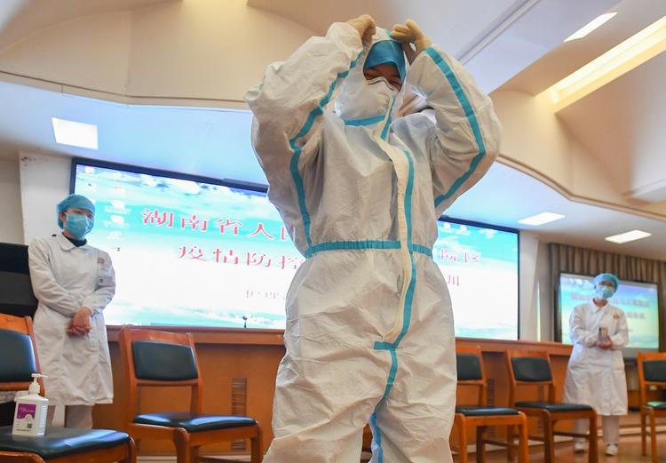 СМИ: в Китае по ошибке опубликовали данные с реальным числом жертв коронавируса