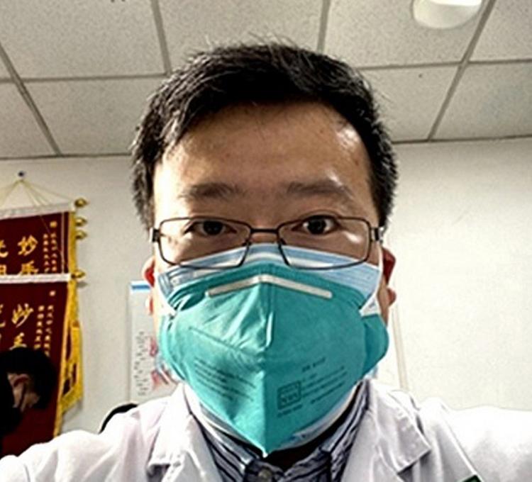 Китайские СМИ опровергли информацию о враче, первым предупредившем об угрозе коронавируса