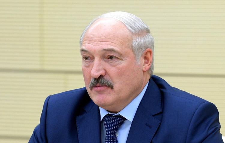 Лукашенко сравнил фейковые новости с химическим оружием
