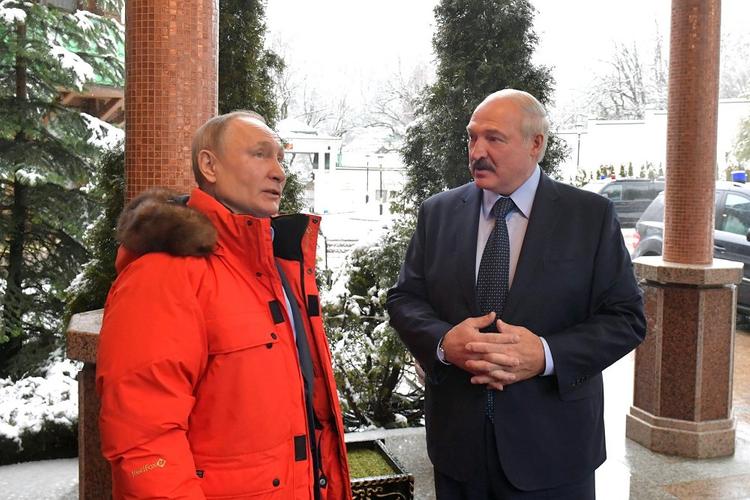 СМИ: Путин пытался убедить Лукашенко объединиться