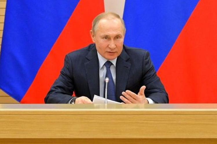 Путин: в поправках в Конституцию важно выверить каждое слово, каждую букву, каждую запятую