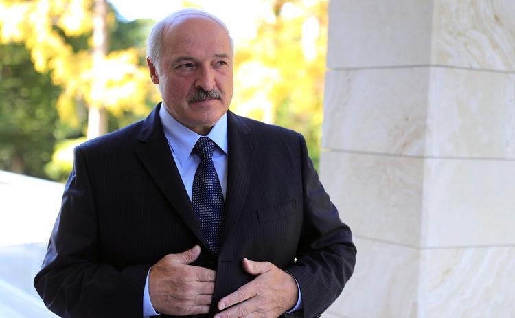Лукашенко: Россия намекает на присоединение Минска