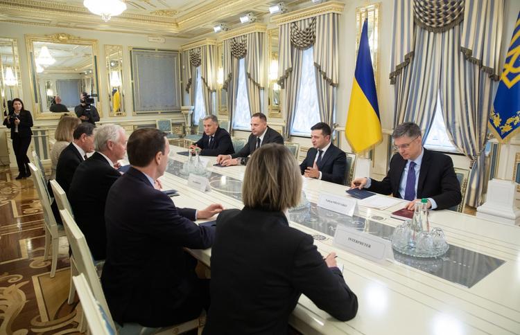 Зеленский обсудил с американскими сенаторами расширение помощи США  Украине 