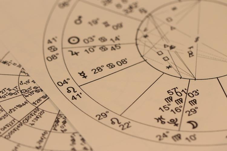 Астрологи рассказали, как уберечься от влияния ретроградного Меркурия